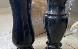 Гранитные вазы